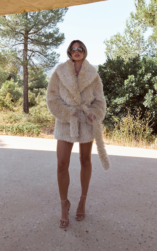 Manteau en fausse fourrure crème à col oversize