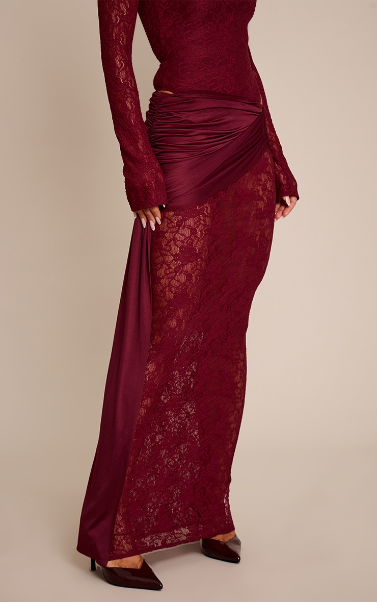 Jupe longue moulante en dentelle rouge vin foncé froncée à partie superposée drapée image 2