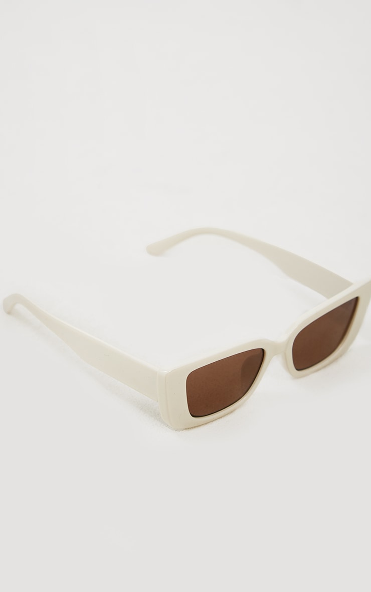 Cream Tinted Lens Flared Rectangular Frame Sunglasses image 2