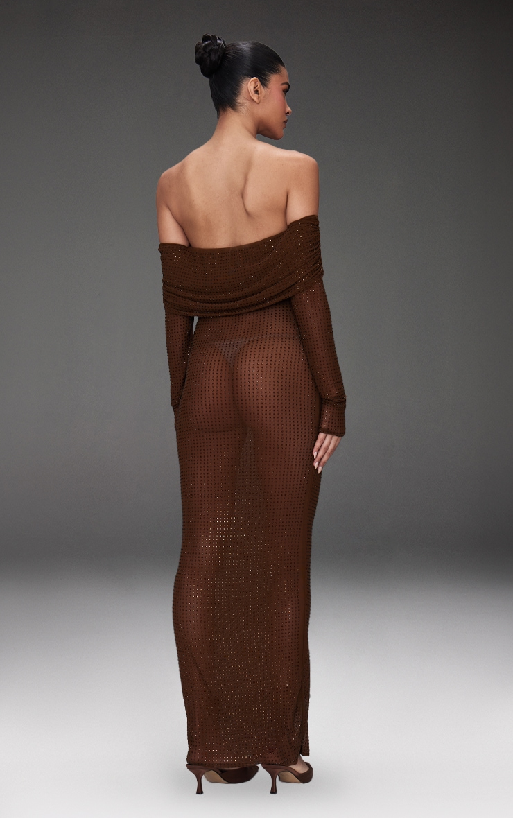 Robe longue en mesh chocolat à strass et col bardot image 2