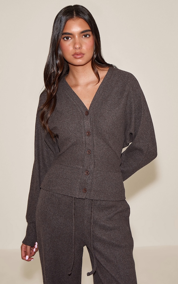 Cardigan côtelé doux marron foncé à boutons