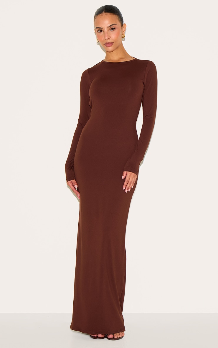 Petite Robe longue moulante chocolat à dos ouvert asymétrique image 1