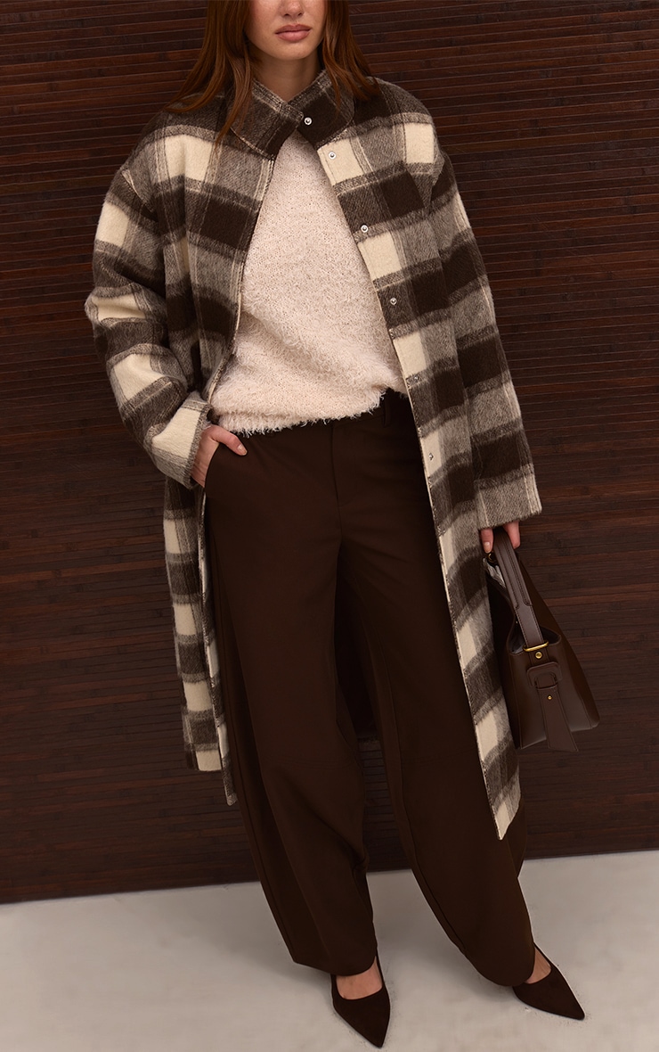 Manteau long en effet laine à carreaux et col entonnoir image 4