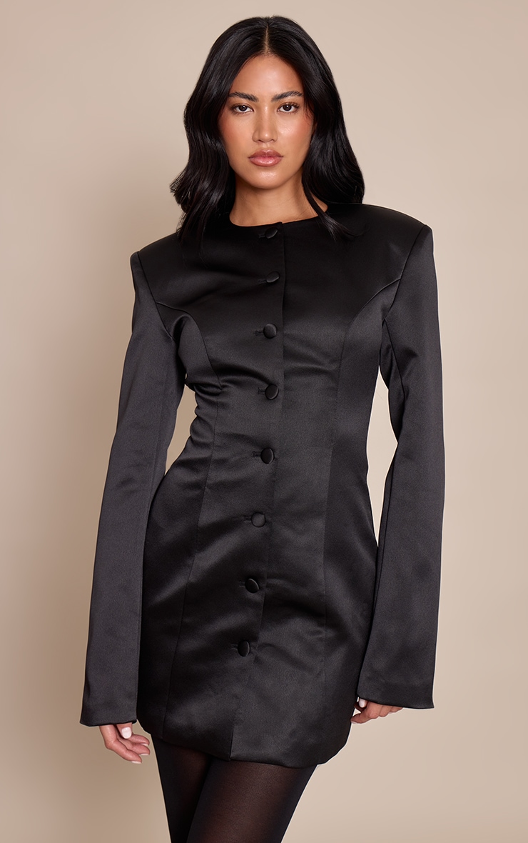 Blazer satiné noir à manches longues et boutons image 1
