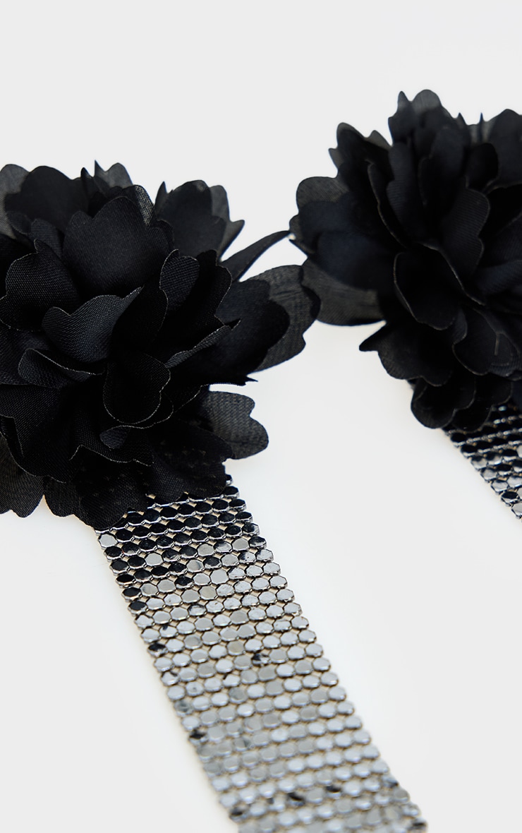 Boucles d’oreilles XXL noires à fleur large et franges image 3