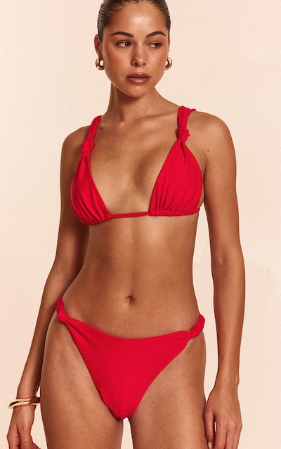 Bas de maillot de bain tanga rouge froncé à détails noués