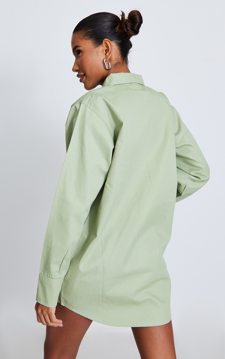 Robe chemise vert sauge à manches longues et poches cargo image 2