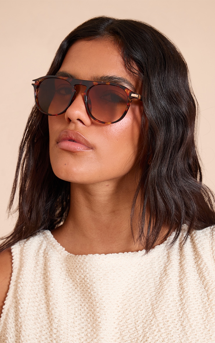 Lunettes de soleil style aviateur angulaires en écailles image 1