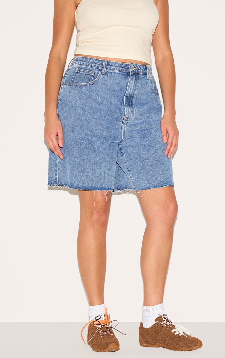 Plus Mid Blue Wash Boyfriend Denim Short image 1