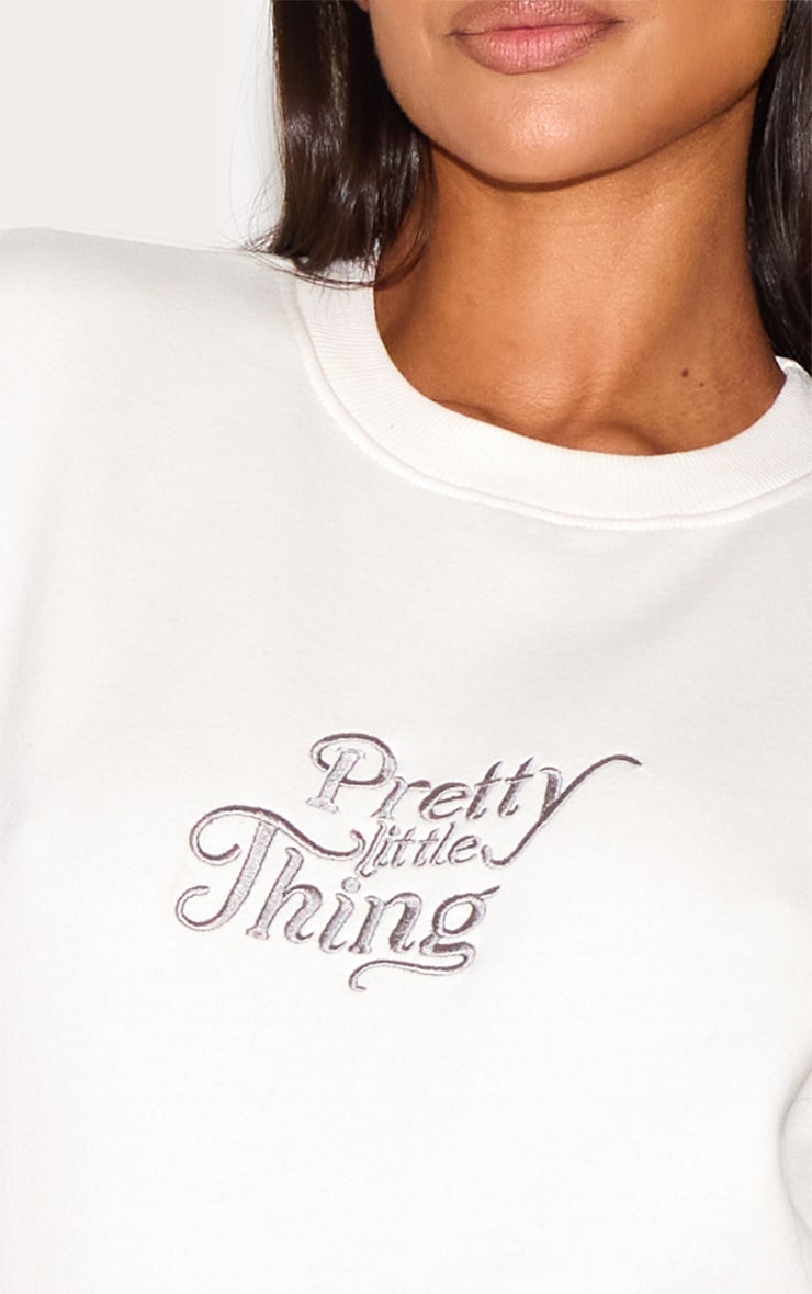 PRETTYLITTLETHING Maternité Sweat de grossesse oversize crème brodé image 4