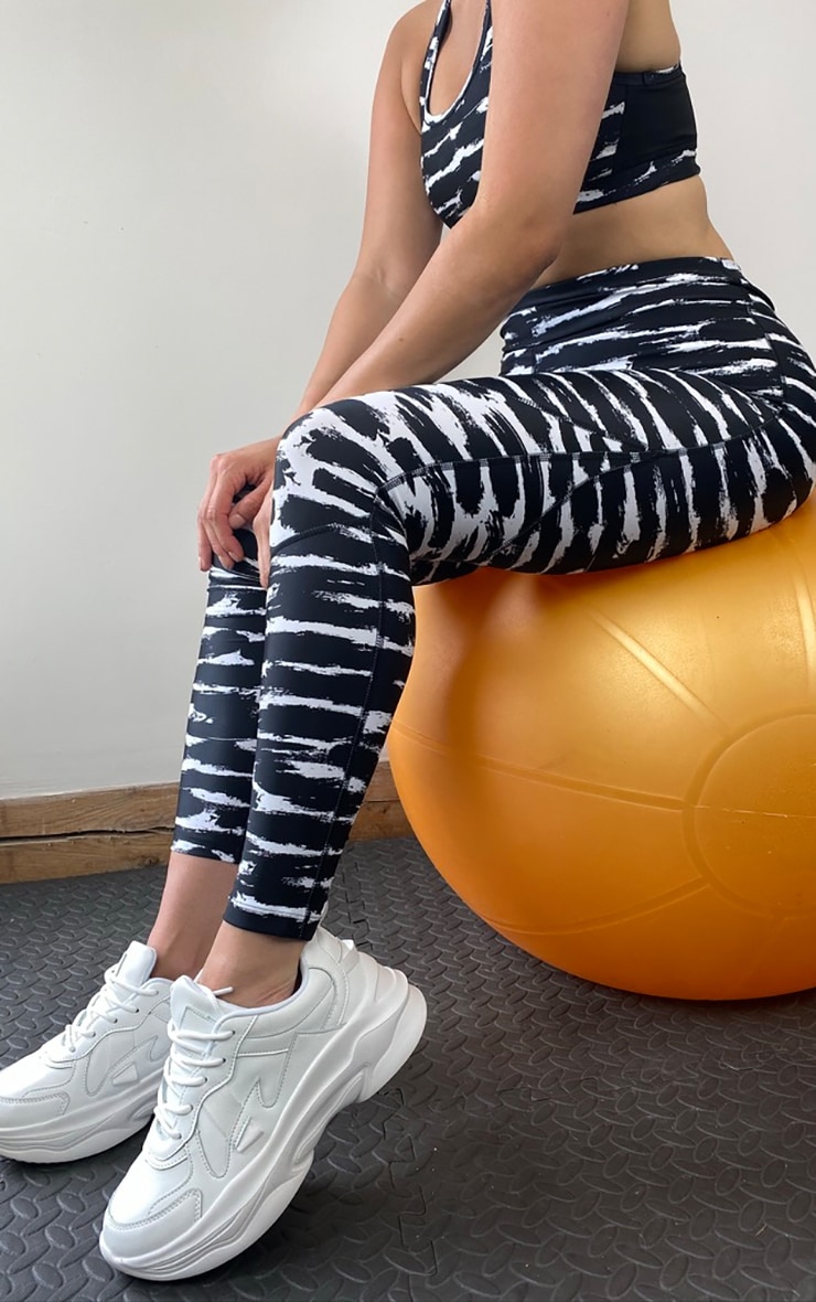 Black Tie Dye Gym Leggings image 2