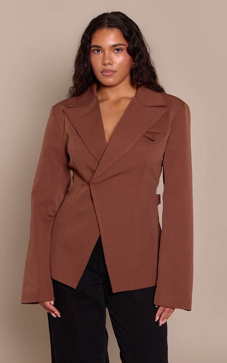 Shape Blazer de tailleur portefeuille asymétrique chocolat à taille ajustable
