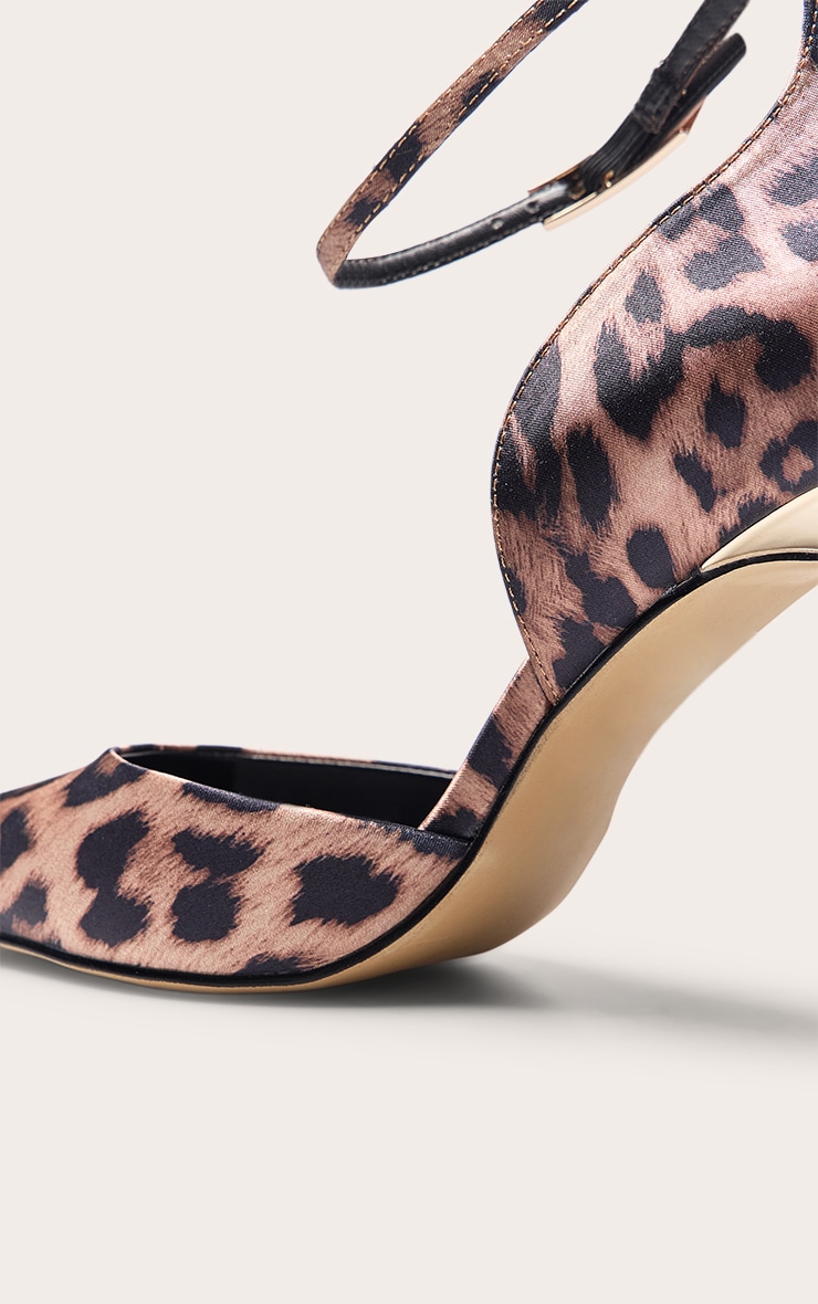 Escarpins satinés léopard à talon aiguille doré image 5