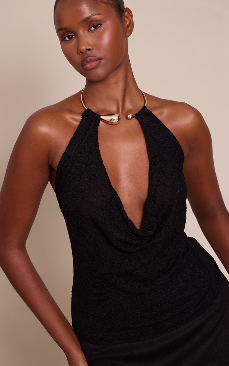 Top en maille tricot noire à empiècement collier doré image 4