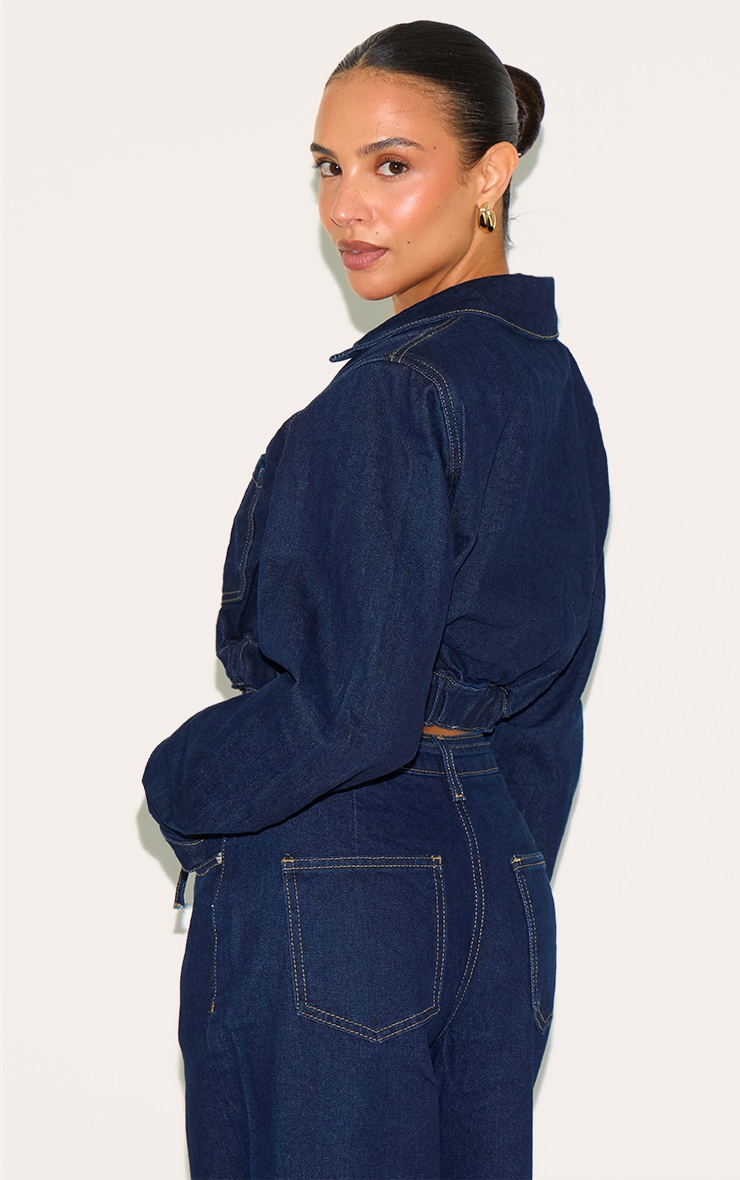 Veste courte en denim indigo foncé, coupe petite image 2