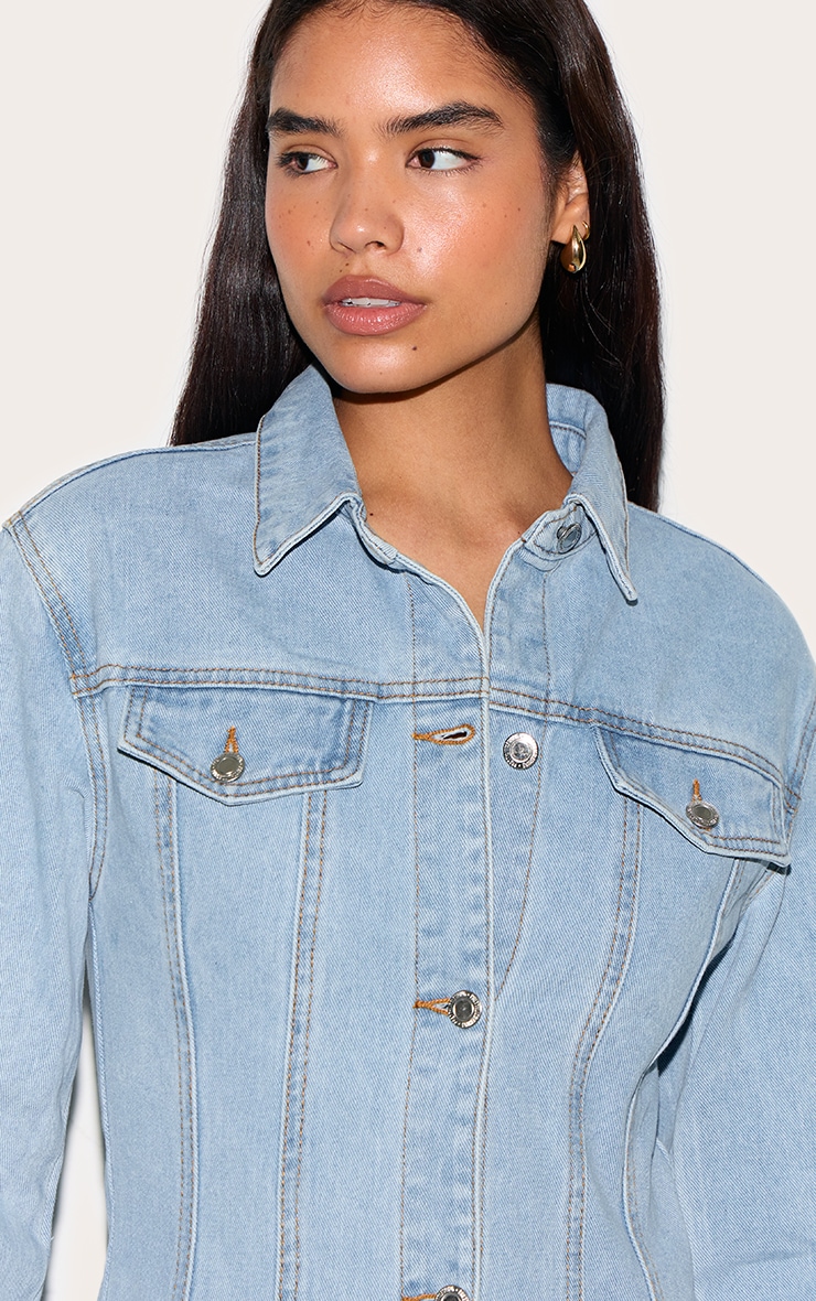 Tall Chemise cintrée en jean bleu clair délavé à manches longues image 4