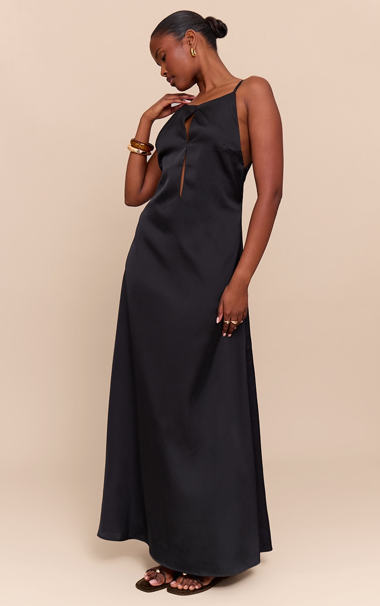 Robe Nuisette Noire en matière satinée à Découpe Clavicule. image 3