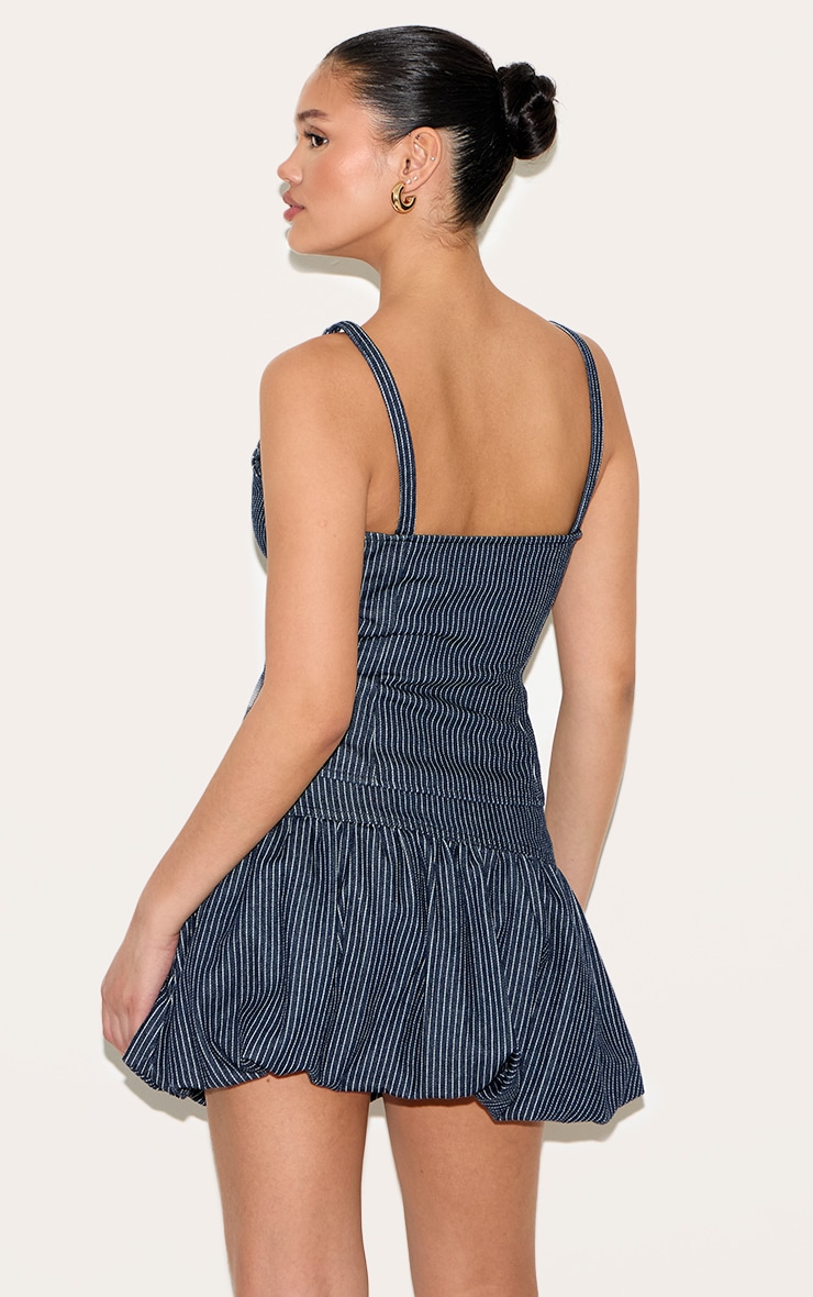 Top en jean bleu marine à fines rayures et décolleté image 2
