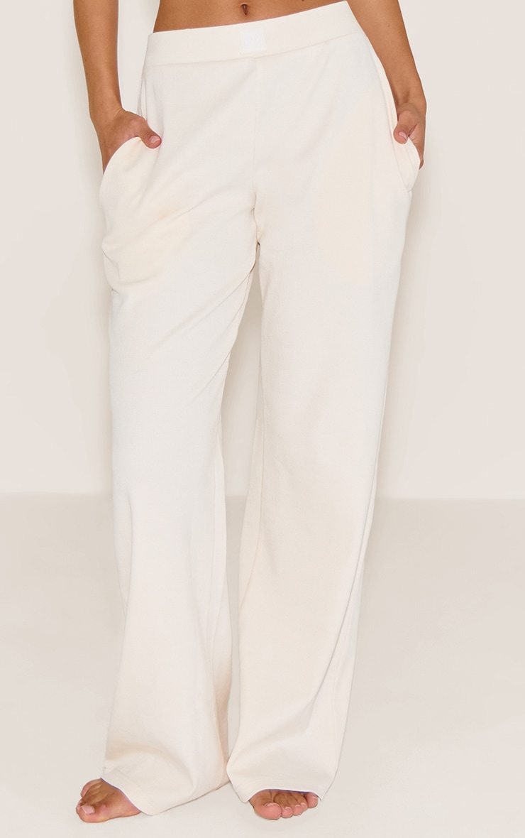 PrettyLittleThing Pantalon de pyjama large tonal côtelé crème à taille élastique image 2