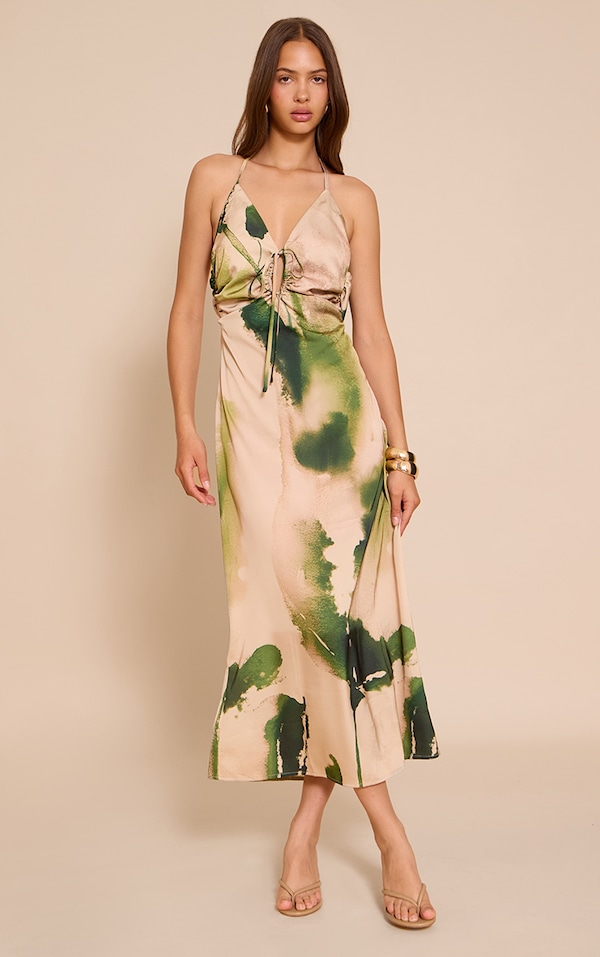 Robe longue satinée verte fleurie nouée devant