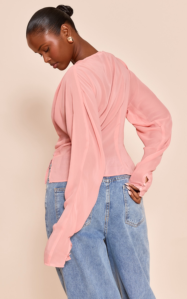 Blouse en mousseline de soie pêche à col bénitier et manches longues image 2