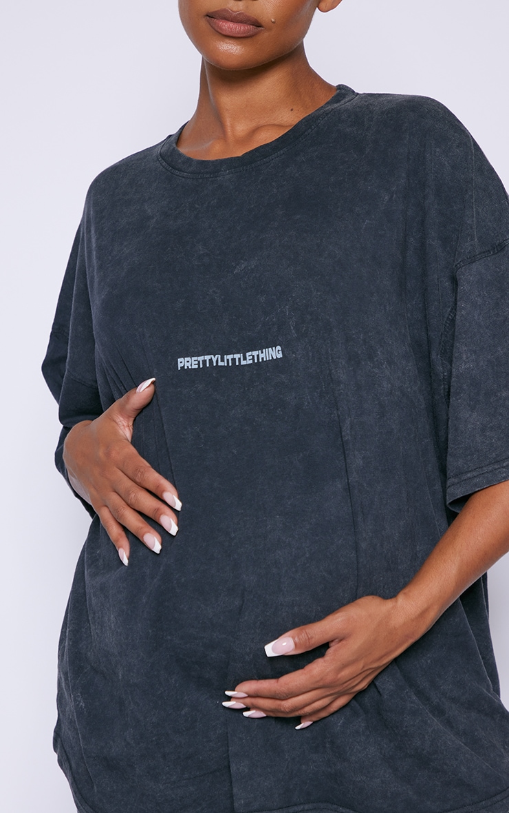 PRETTYLITTLETHING Maternity Dark Acid Wash Oversized T-shirt image 4