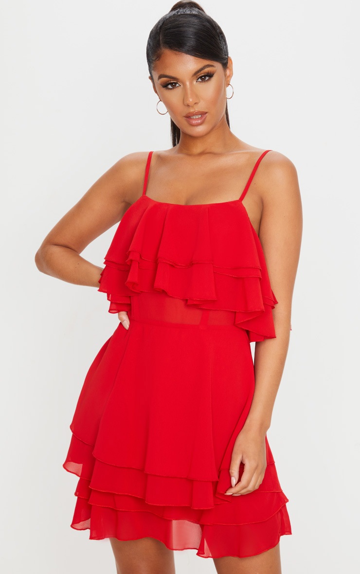 Robe patineuse rouge à fines bretelles et volants