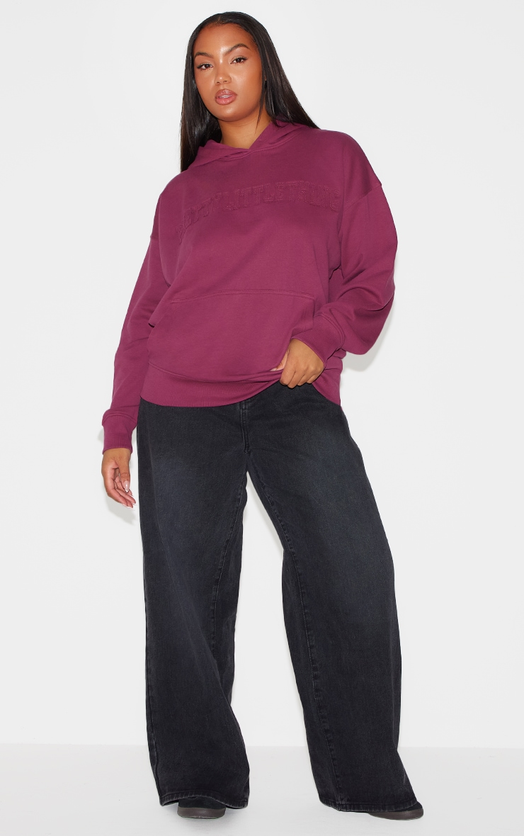 PRETTYLITTLETHING Plus Hoodie bordeaux à appliqué image 3