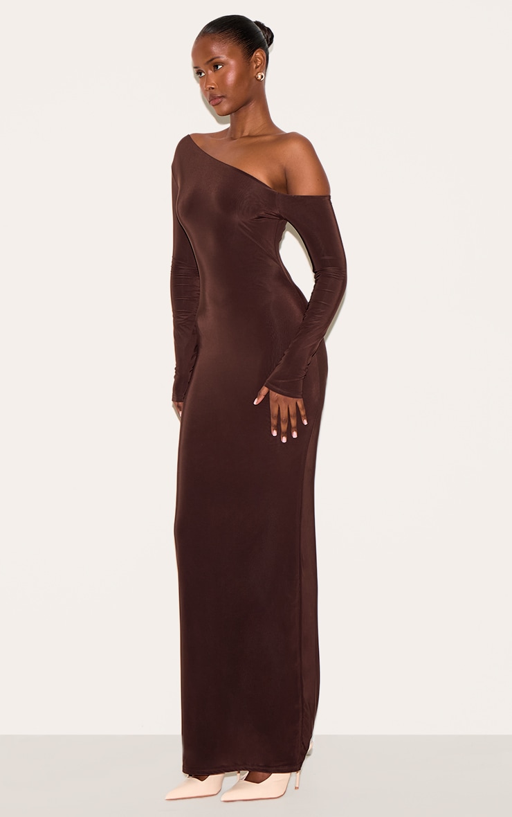Robe longue moulante doublée chocolat à col asymétrique image 3