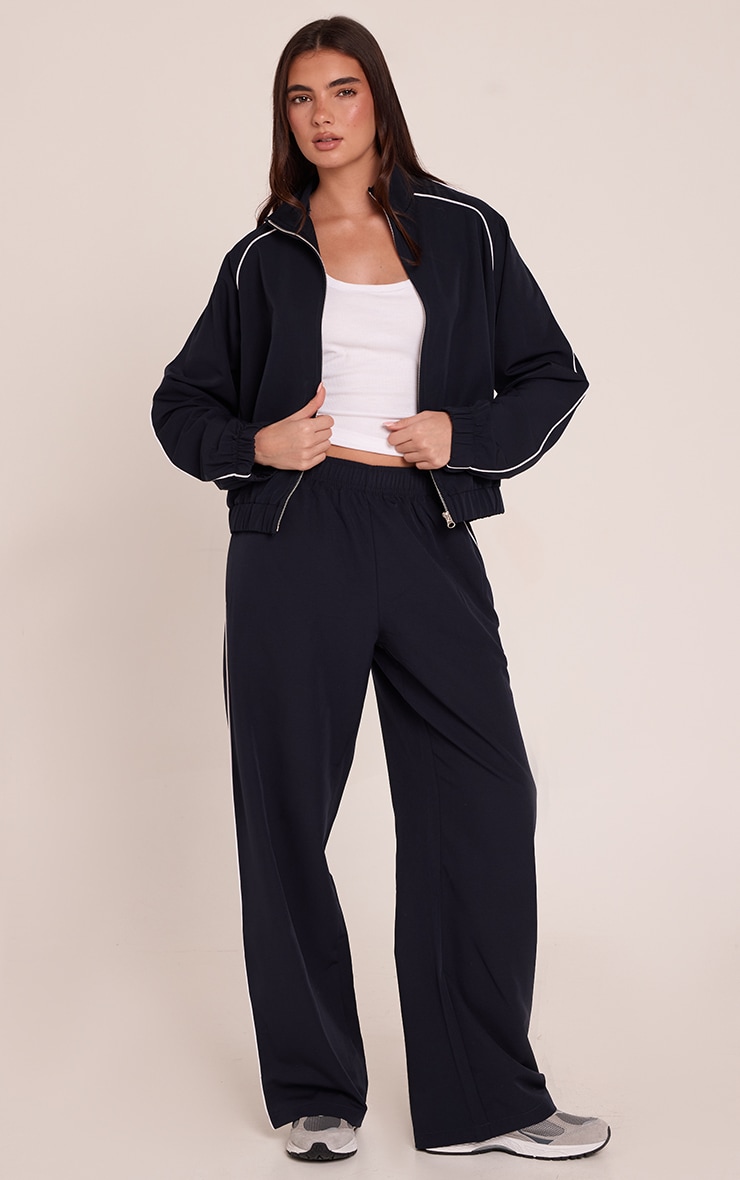 Veste bleu marine zippée à col entonnoir et lisérés contrastants image 3