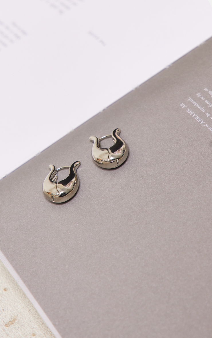 Silver Chunky Horseshoe Hoop Earring image 2