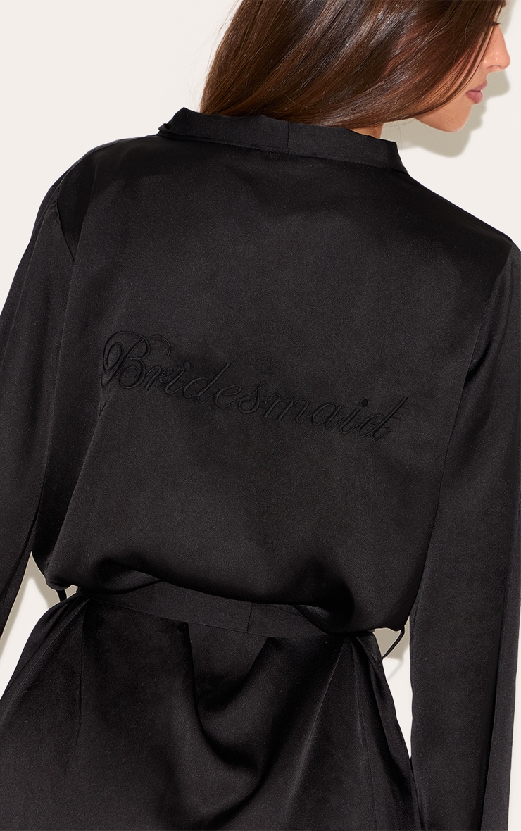 Peignoir satiné noir brodé "Bridesmaid" image 4