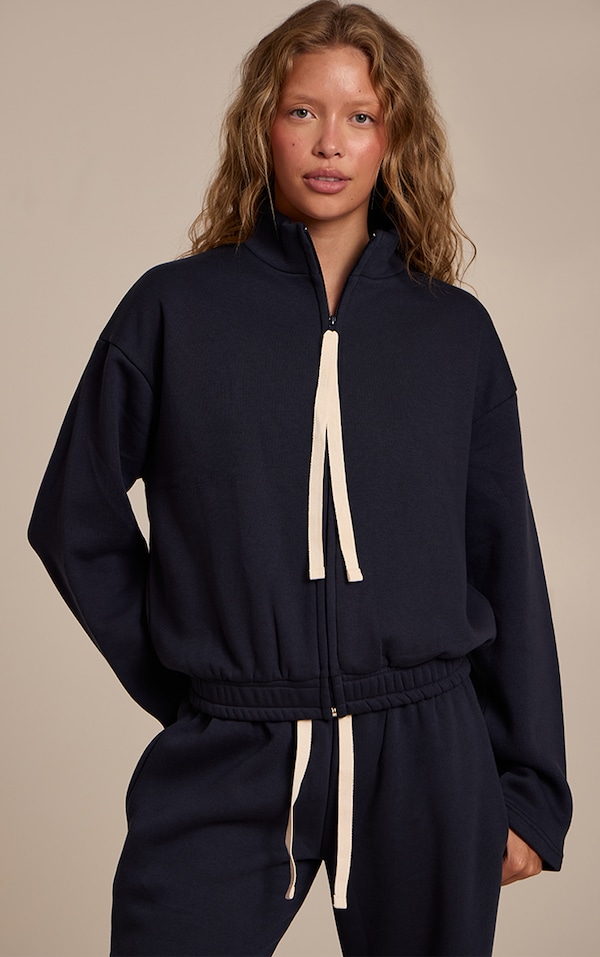 Sweat bleu marine à col cheminée et cordon de serrage contrastant