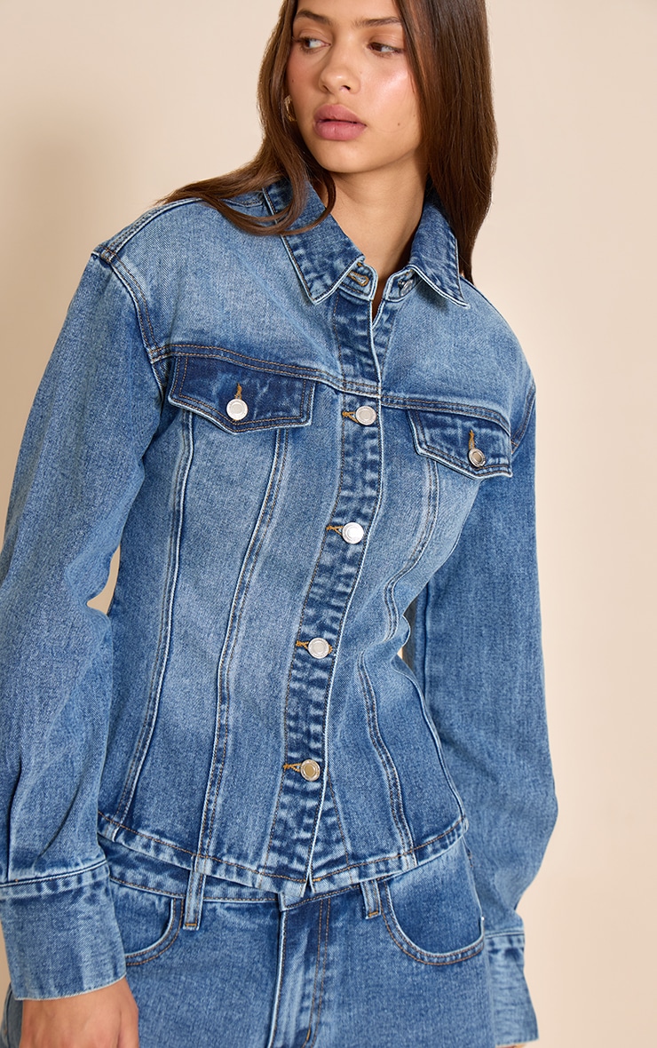 Veste en jean bleu moyen délavé à manches longues et taille cintrée image 4