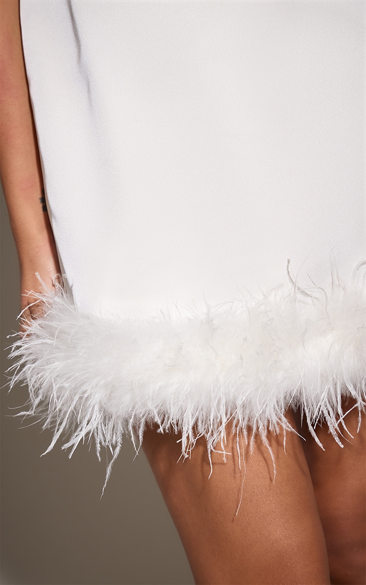 Robe droite tissée blanche à ourlet en plumes image 4