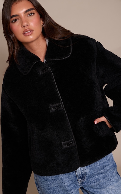 Manteau court en imitation mouton noire