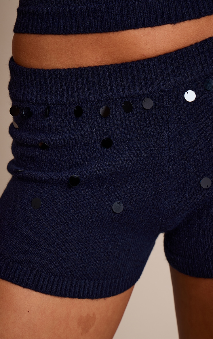 Mini short en maille tricot bleu marine à sequins image 5