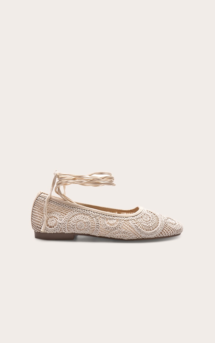 Ballerines rondes en dentelle crème à brides lacées image 2