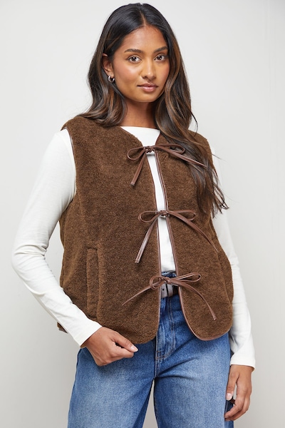 Oasis Faux Fur Gilet With Pu Binding Chocolate