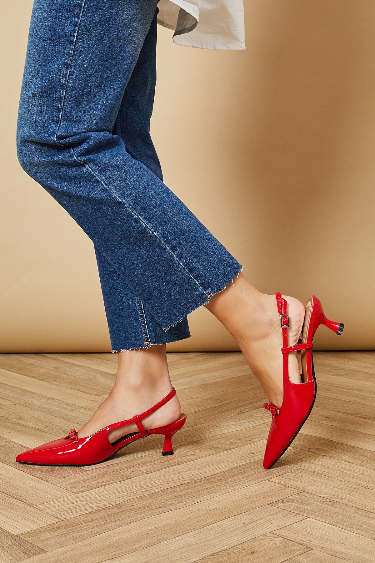 Oasis Oceane Faux Patent Leather Bow Detail Pointed Kitten Heel Slingback Shoes Red image 3