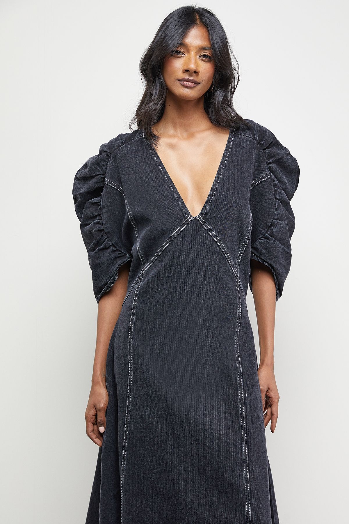 Warehouse Denim Gathered Shoulder Seam Detail Midi Dress Washed Black image 4