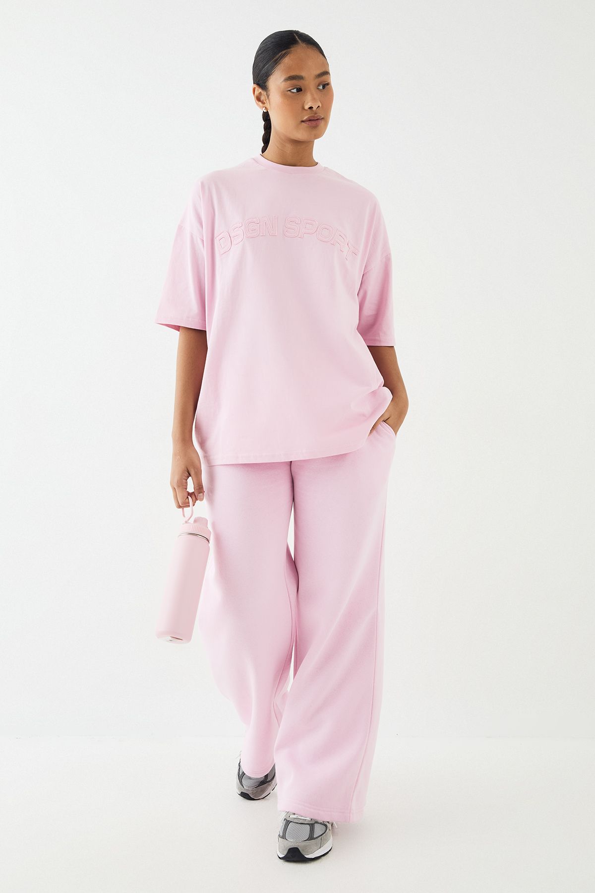 DSGN Studio DSGN Studio Self Fabric Applique Oversized T-Shirt Pink image 3