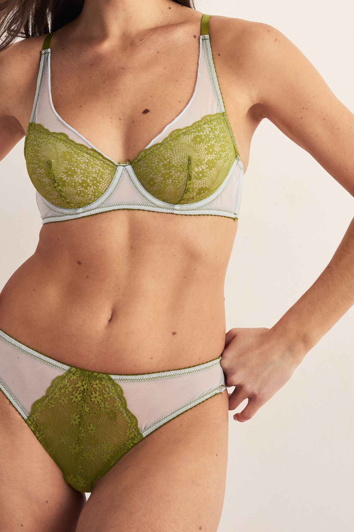 NastyGal Lace Contrast Mesh Panelled Underwire Lingerie Set Green image 3