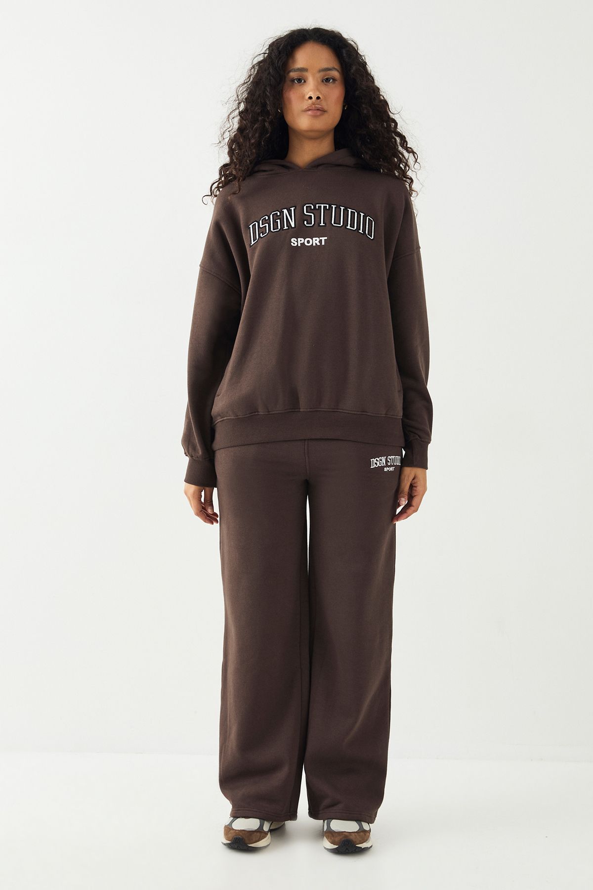 DSGN Studio Petite DSGN Studio Applique Straight Leg Jogger Espresso image 5