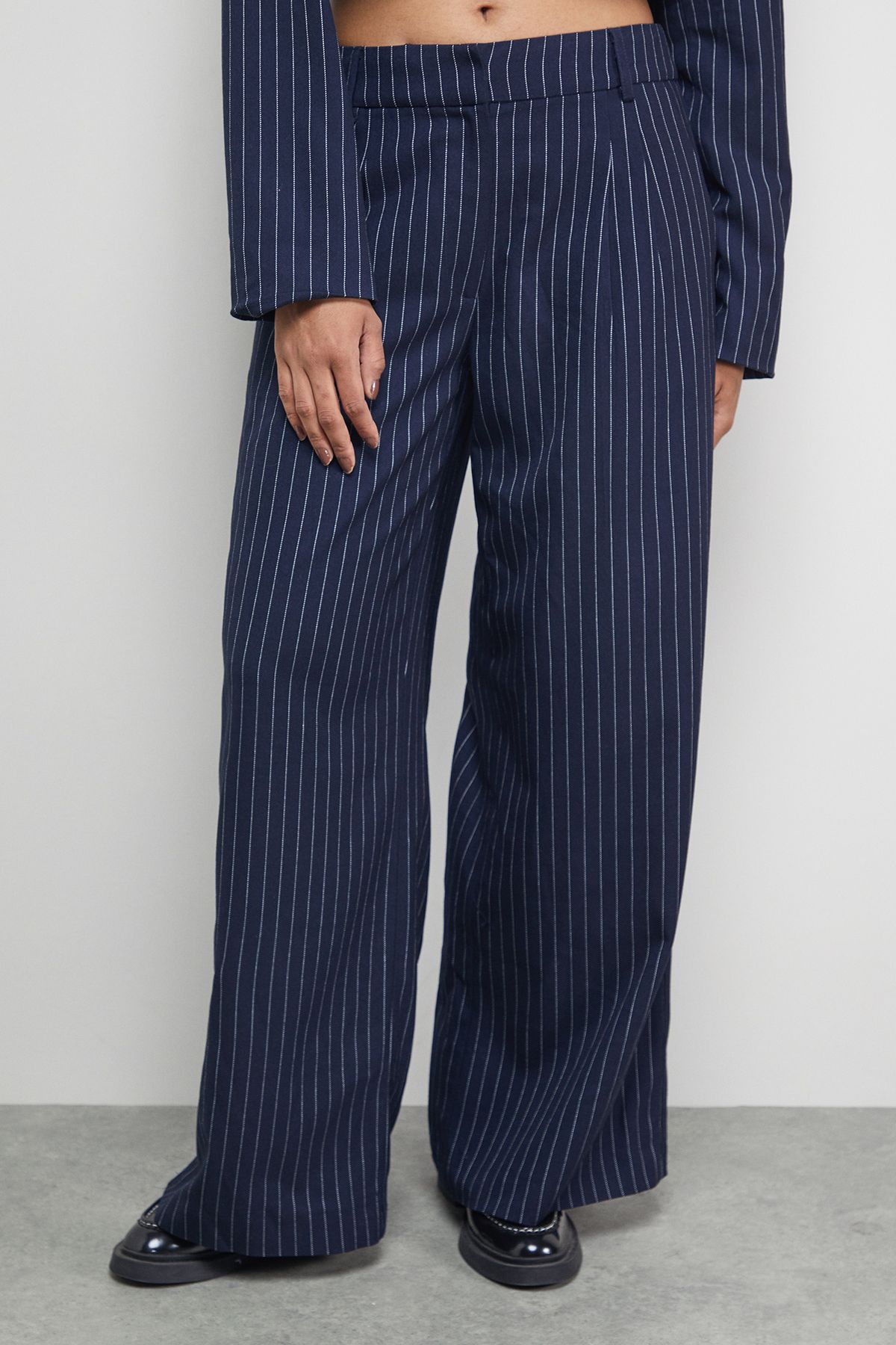 Warehouse Navy Pinstripe Wide Leg Trouser Co-ord Navy image 2