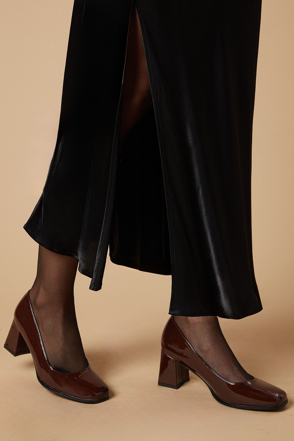 Oasis Vana Flared High Block Heel Square Toe Shoes Chocolate image 4