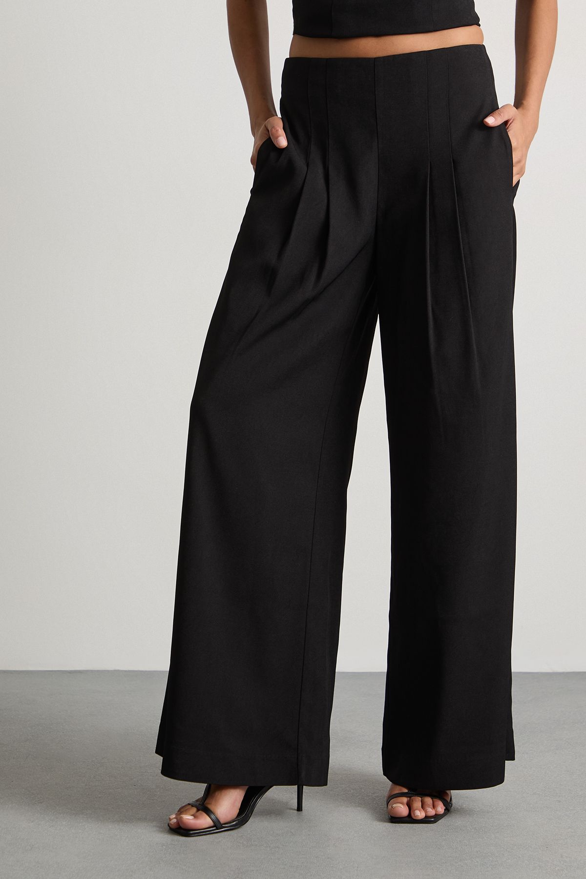 Warehouse Extreme High Waisted Wide Leg Pleated Tailored Trousers Black image 2