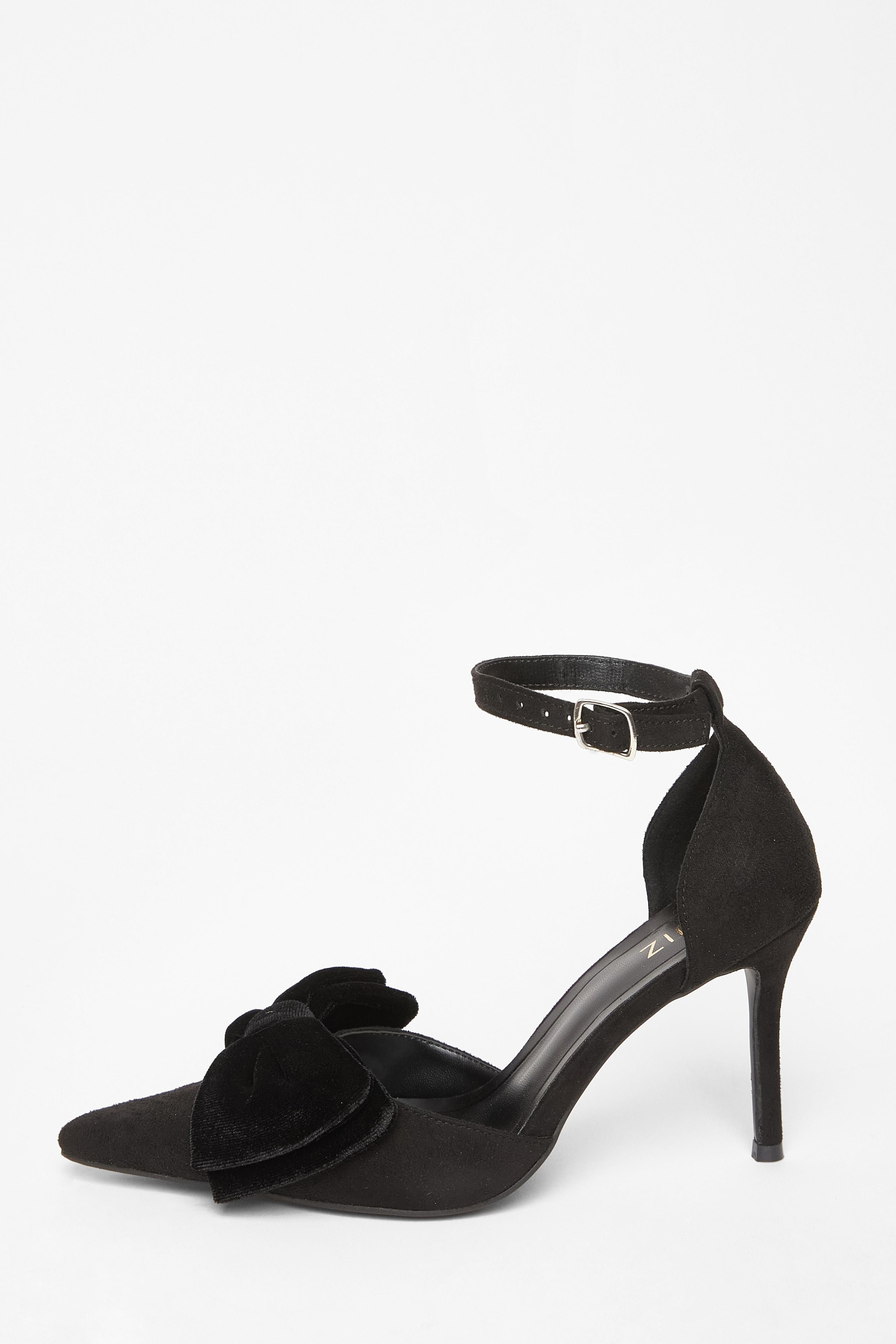 Quiz Black Velvet Bow Court Heels image 3