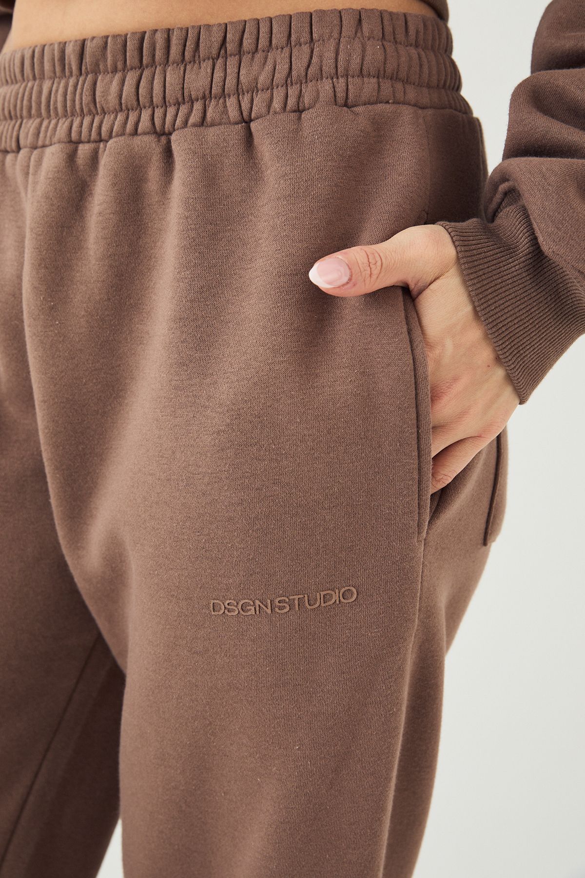 DSGN Studio DSGN Studio Straight Leg Jogger Mocha image 4