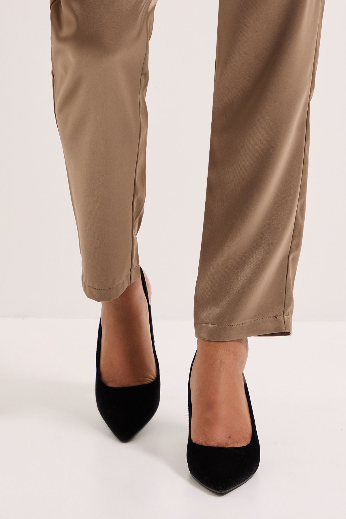 Dorothy Perkins Ellens Velvet Pointed High Block Heel Slingback Court Shoes Black image 3